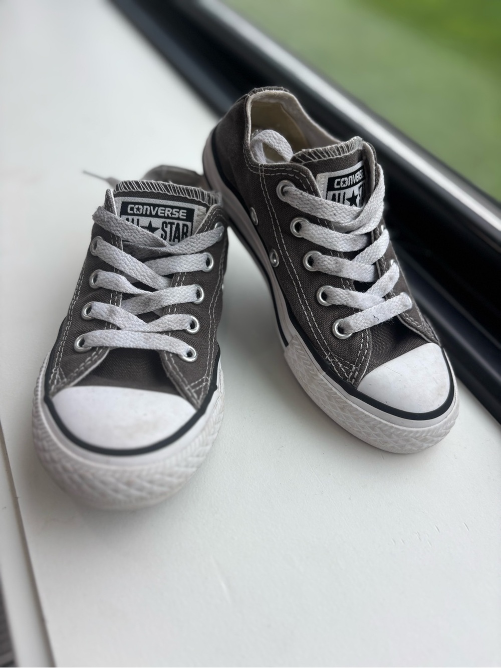 Converse Kids Low Top Sneakers in Gray and White Size 11